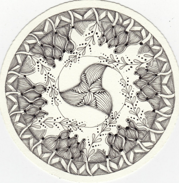 Ein Zentangle aus den Mustern Boomer Rang, Flos, Hi-cs, Pudge, gezeichnet von Ela Rieger, CZT