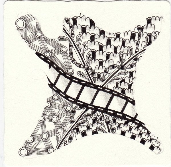 Ein Zentangle aus den Mustern Somnee, Swizzlestik, Henna M, Filmz gezeichnet von Ela Rieger, CZT