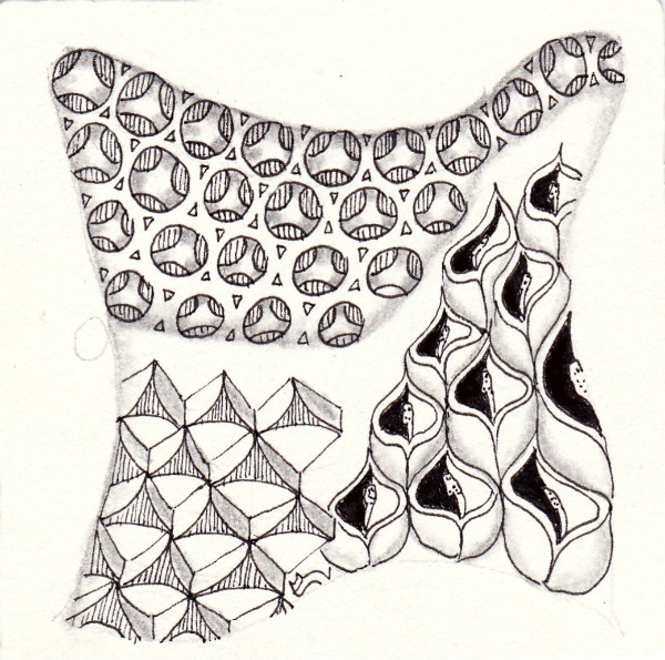 Ein Zentangle aus den Mustern Triomino, Arums, Gated,  gezeichnet von Ela Rieger, CZT
